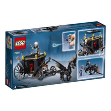 Load image into Gallery viewer, Grindelwald's Escape LEGO® Set from Fantastic Beats: The Crimes of Grindelwald™