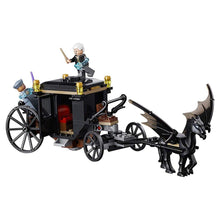 Load image into Gallery viewer, Grindelwald's Escape LEGO&reg; Set from Fantastic Beats: The Crimes of Grindelwald&trade;

