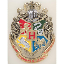 Load image into Gallery viewer, Harry Potter 6" Hogwarts Sculpted Insignia Candle
